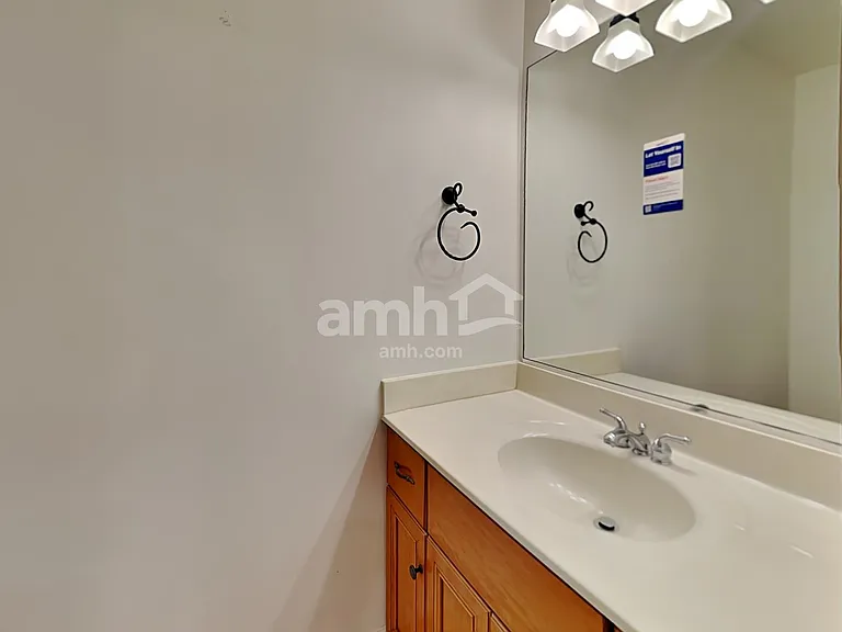 576 N River St — Photo 9