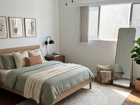 5th image of 7605 N Hollywood Way Unit F