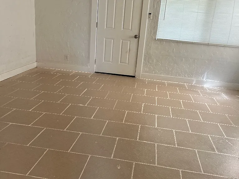 501 Grace St — Photo 8