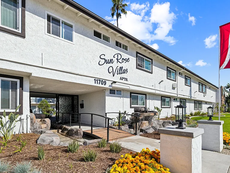 Sun Rose Villas — Photo 1