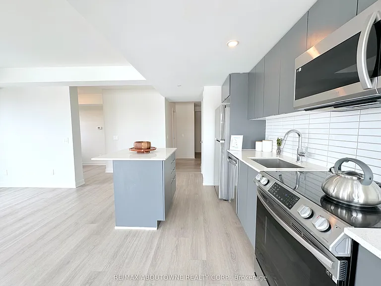 3385 Dundas St W #521 — Photo 3
