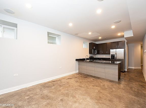 Living Room/ Kitchen 