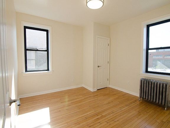4th image of 4707 39th St APT 8D