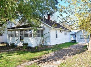 129 W Maple St, Brownstown, IL 62418