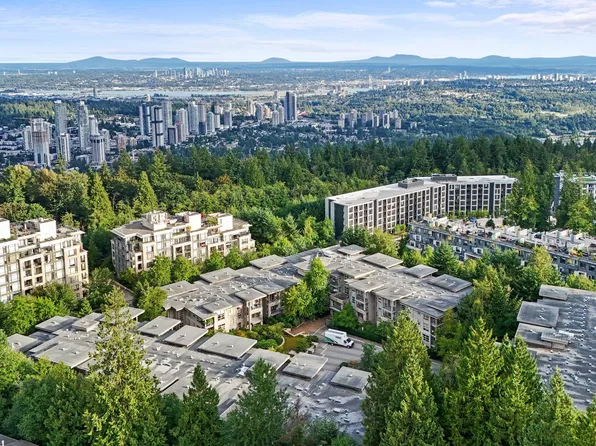 9339 University Cres #214, Burnaby, BC V5A 4Y1