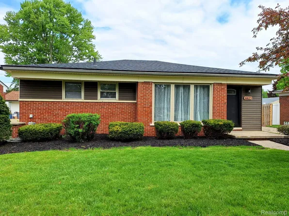 8823 Birkhill Dr, Sterling Heights, MI 48314