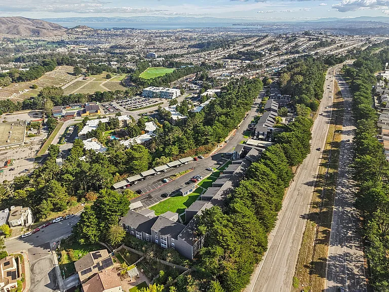 Skyline Heights Apartments — Photo 21
