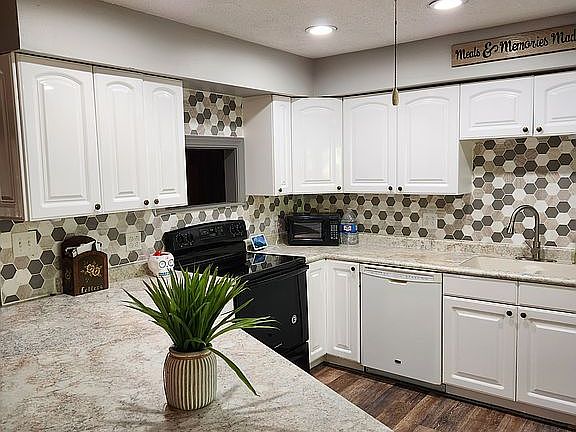 3rd image of 18475 Ward Kennedy Ln