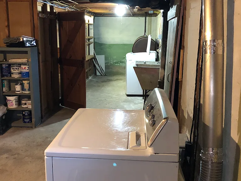 Basement with washer/dryer