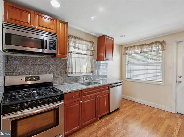 338 Daly St, Philadelphia, PA 19148