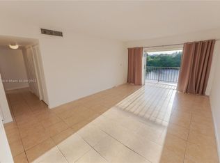 8775 Park Blvd APT 302, Miami, FL 33172