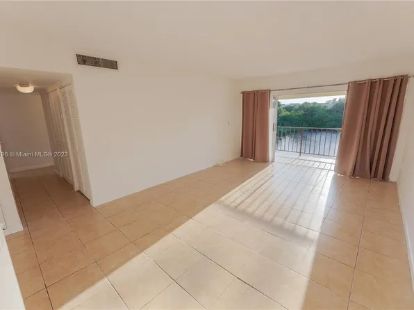 8775 Park Blvd APT 302, Miami, FL 33172