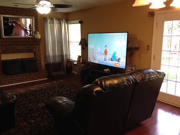 3rd image of 215 Willow Trace Ct