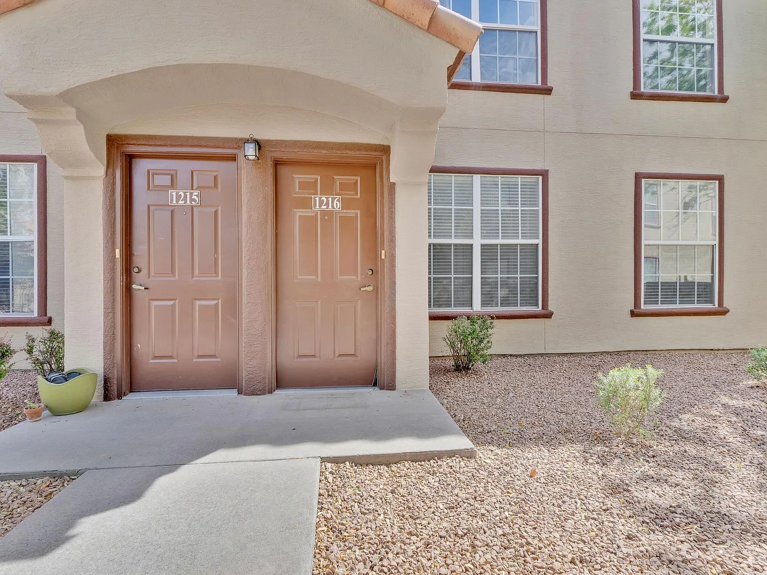 2 bed, 976 sqft, $1,500 — Photo 1