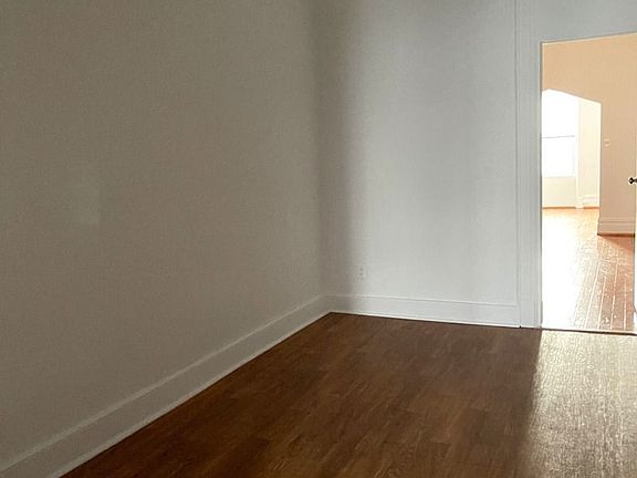 3rd image of 226 Kingsland Ave APT 3R