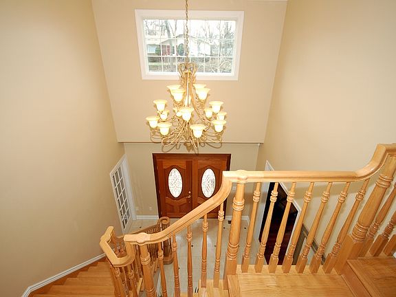 3rd image of 86 Brookside Ter