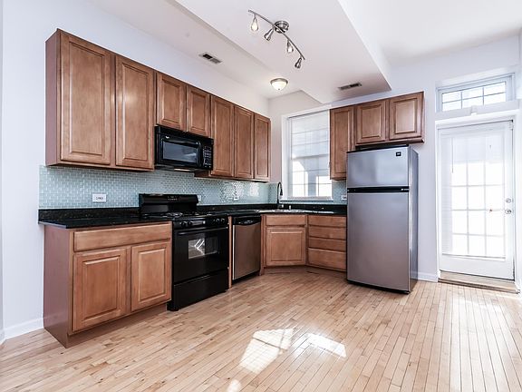 2nd image of 1332 N Campbell Ave APT 2