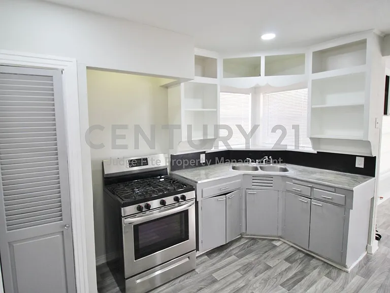 3427 Kinmore St — Photo 7