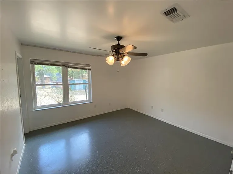 1122 Rhonda Lee St — Photo 14