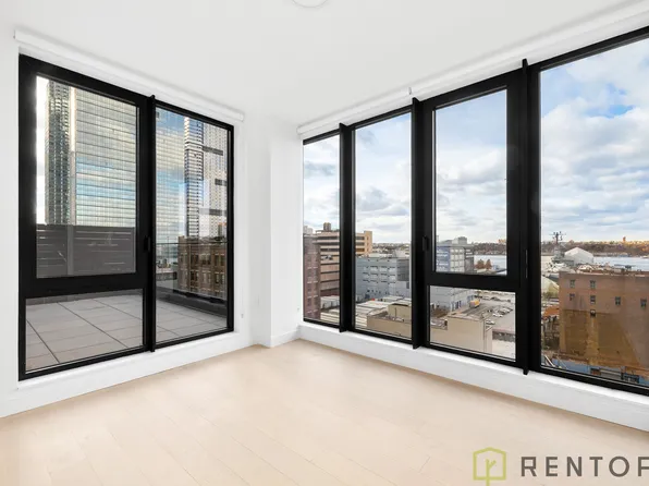 555 West 45th Street image 7 of 18