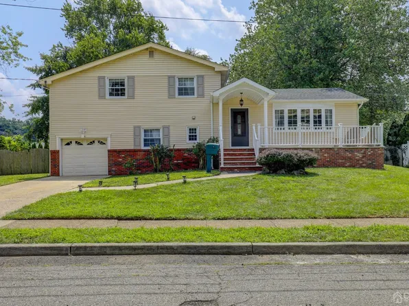 4 Elmwood Pl, Old Bridge, NJ 08857