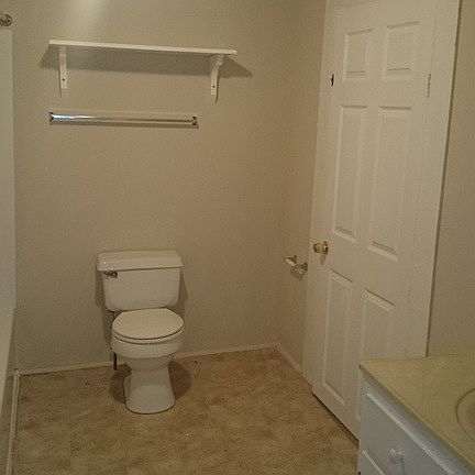 4th image of 327 S Chestnut St #B