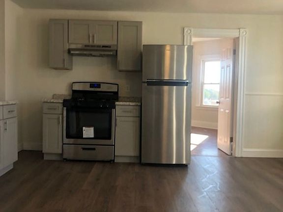 2nd image of 40 Horace St Floor 3