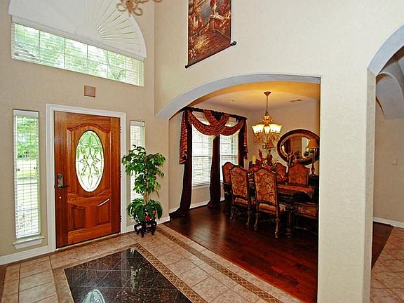 Very pretty entry way