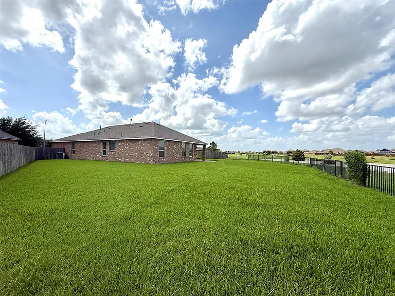 23603 Legano Dr — Photo 29