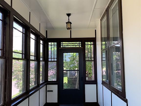 3rd image of 307 W Douglass Ave