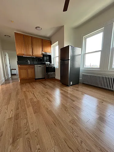 108 Myrtle St Photo 1