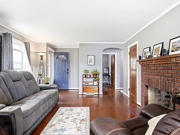 3rd image of 3648 SE California Ave
