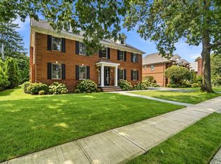 198 Kensington Rd, Garden City, NY 11530