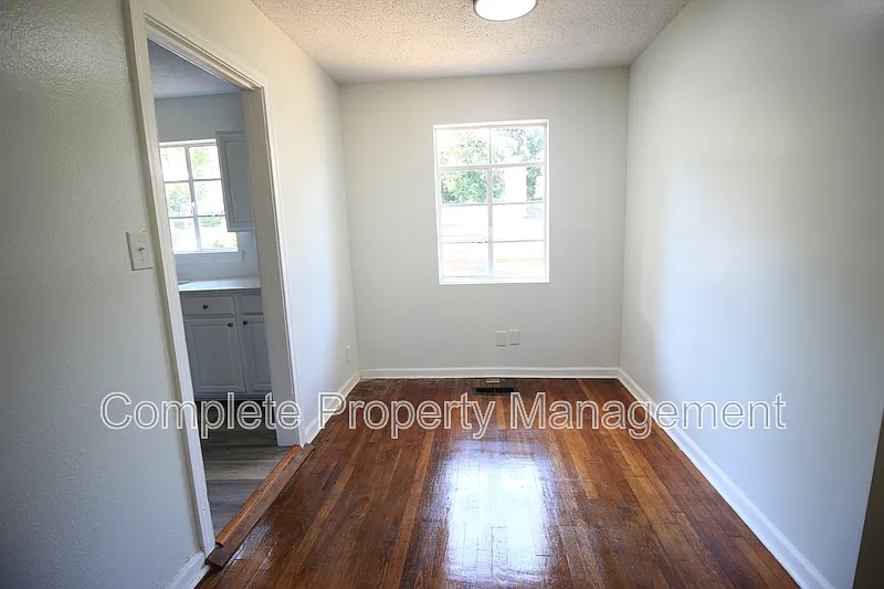 3 bed, 2.0 bath, 988 sqft, $1,350 — Photo 4