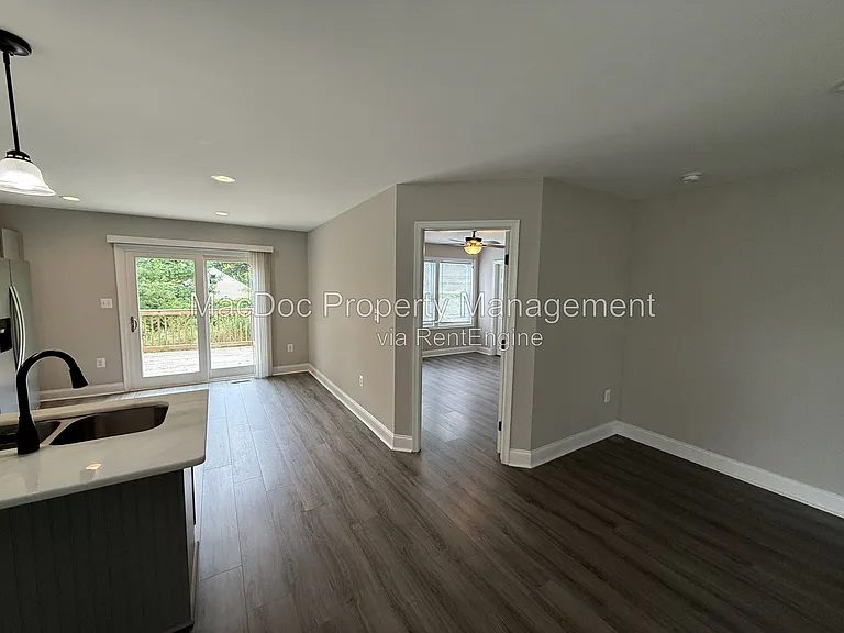 77 Lakeview Dr — Photo 8