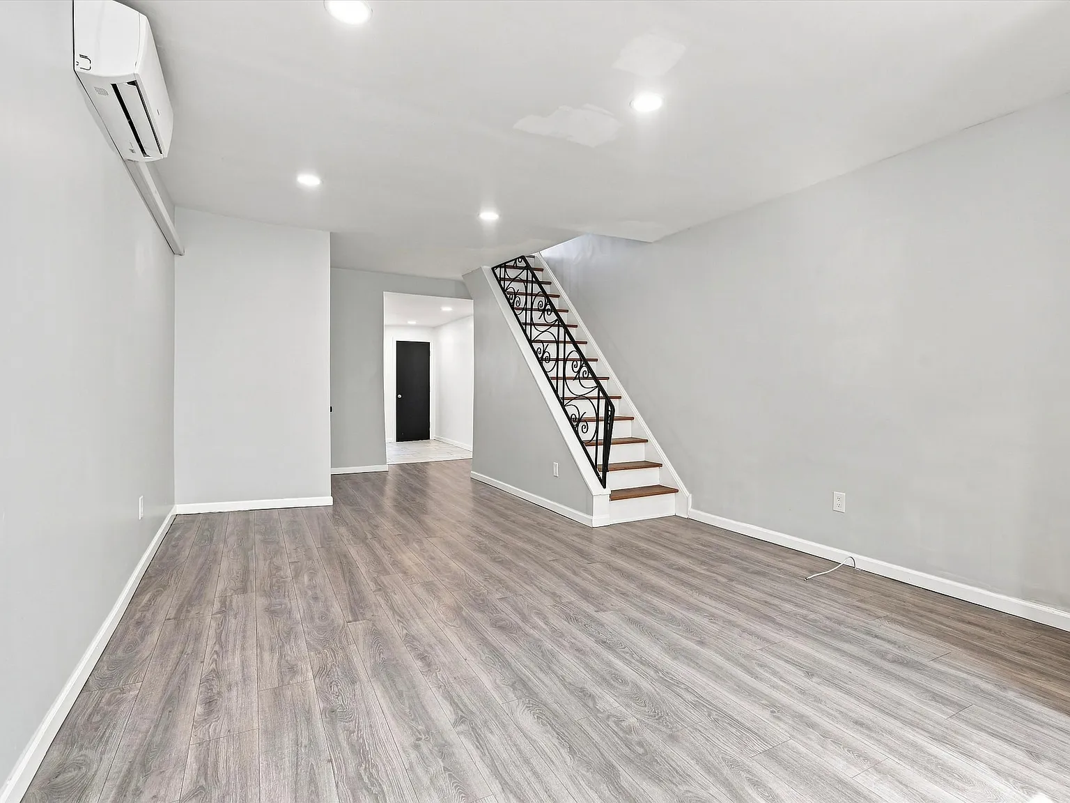 3 bed, 1.5 bath, 844 sqft, $1,995 — Photo 3