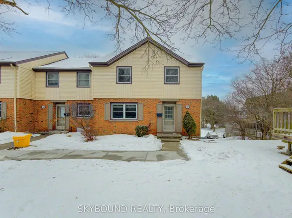 88 McDougall Rd #27, Waterloo, ON N2L 5C5