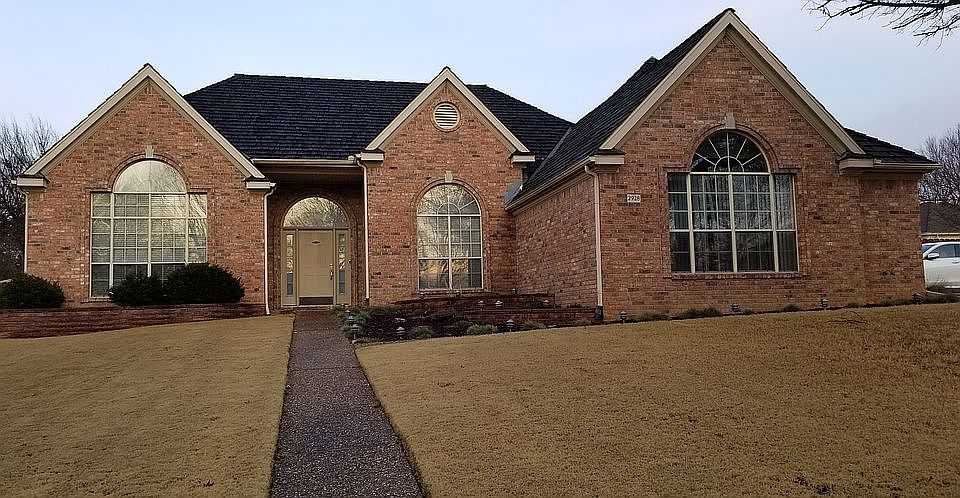 1st image of 2928 S Club Oak Dr