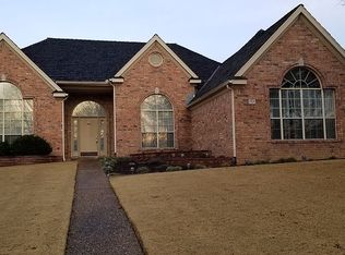 2928 S Club Oak Dr, Fayetteville, AR 72701