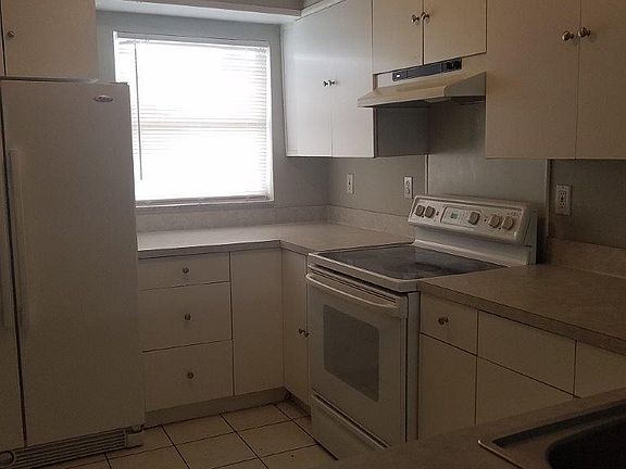 3rd image of 1826 Amberly Ave #T-7