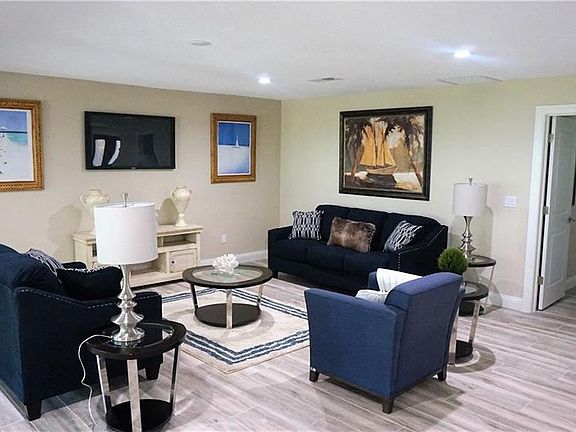 4th image of 425 Harbor Dr S