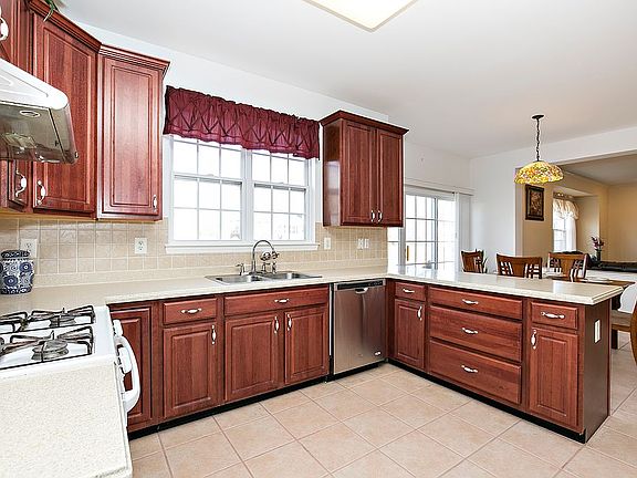 Gourmet kitchen