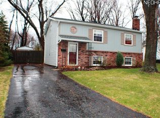 3693 Santom Rd N, Stow, OH 44224