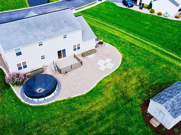 3rd image of 134 Creek View Dr