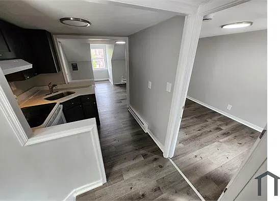 1 bed, 345 sqft, $1,050 — Photo 3