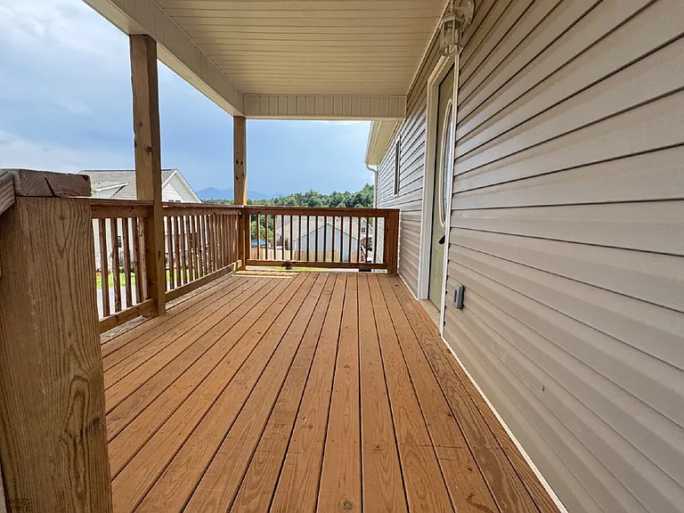 380 Quinn Hill Ln — Photo 2