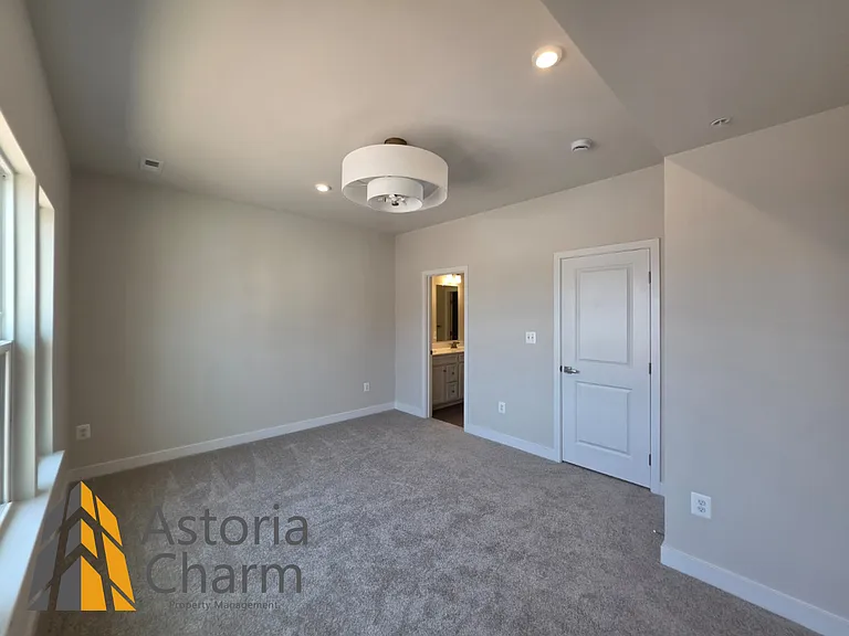 2928 Maisel St — Photo 37