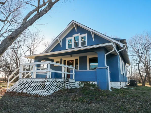 902 S 7th St, Burlington, KS 66839