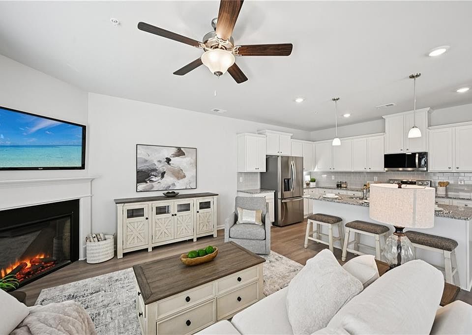 1st image of 419 Lanier Cir