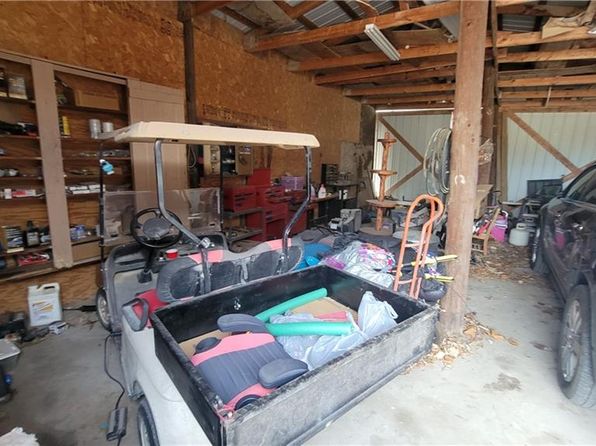 423 Elm St, Mound City, KS 66056